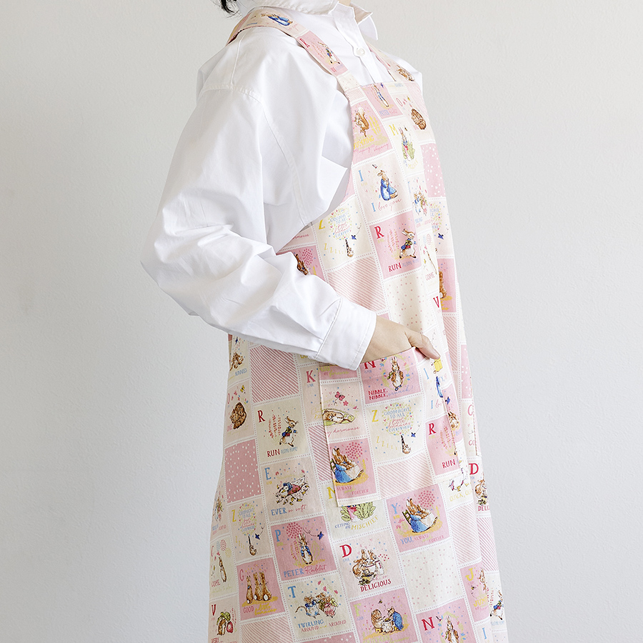 商品ページ｜ピーターラビット エプロン AtoZ パッチワーク | 株式会社